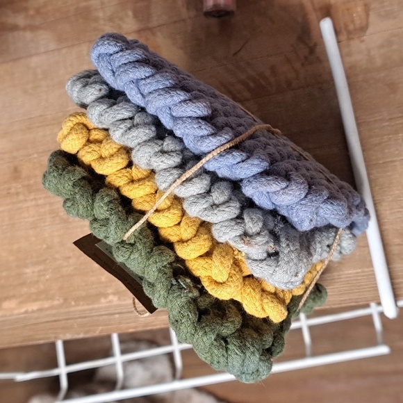 Boutique Boho Mud Pie set of 4 Woven Macrame Crochet Knit Coasters NWT - Picture 3 of 4